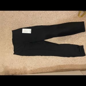 BRAND NEW Lululemon 28 inch Wunder Under leggings